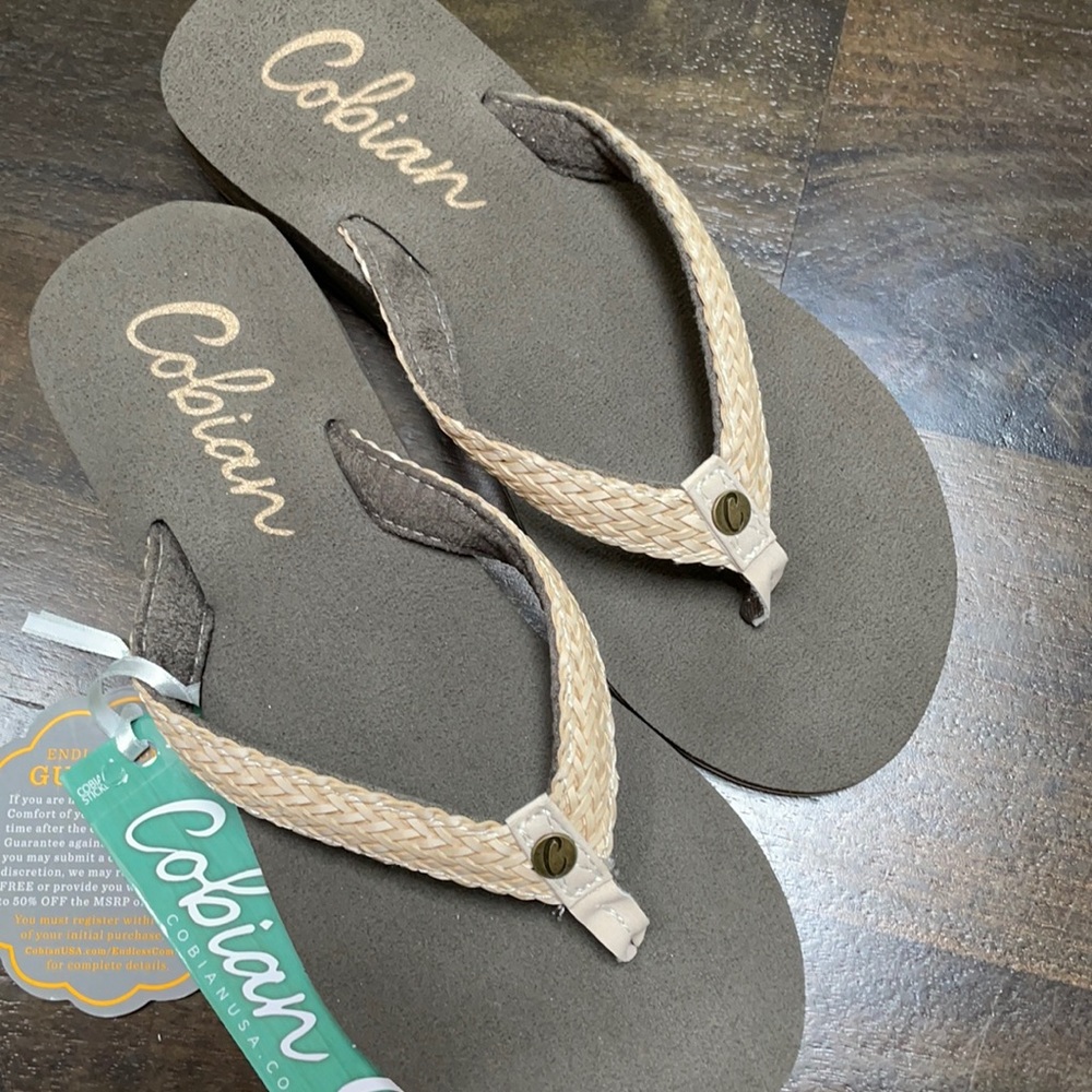 Cobian Lalati flip flops